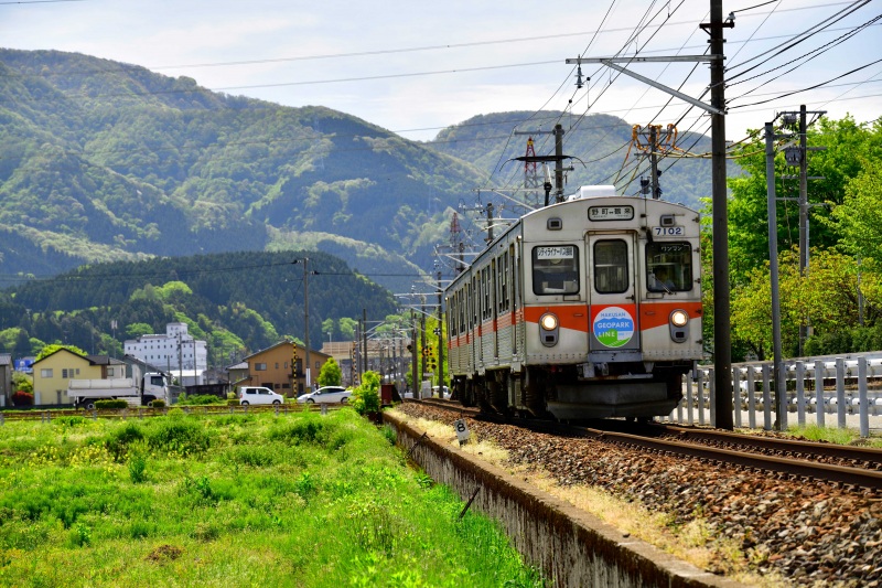 Go Beyond KANAZAWA. Ride the Local Train. Find Your Sacred Journey in HAKUSAN. 金沢の、その先へ。ローカル線に乗って、祈りが息づく白山へ。
