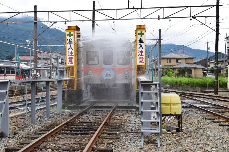 洗車機を通過